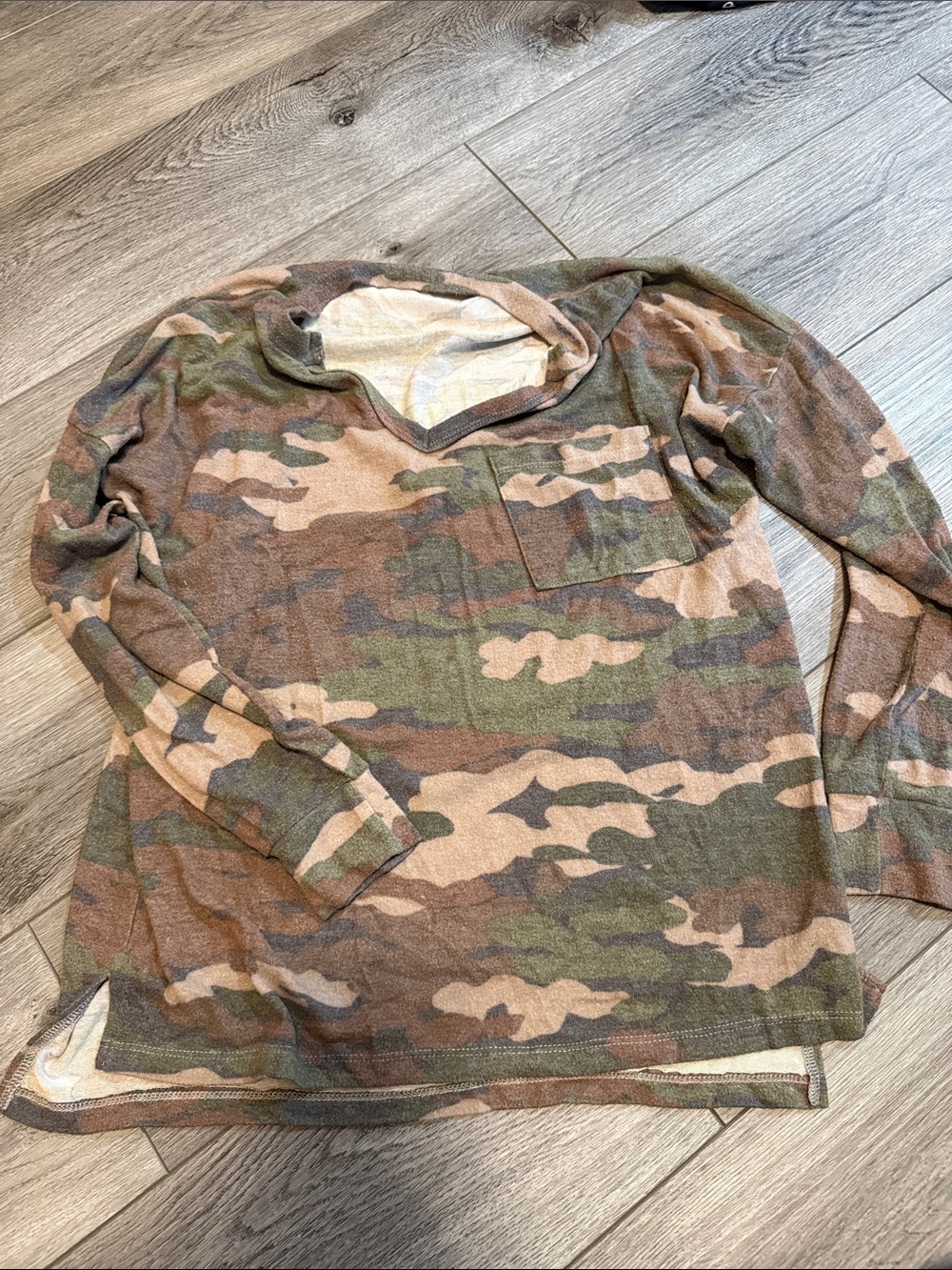 ODDY Women's Camo Long-Sleeve Tee in Green and Brown